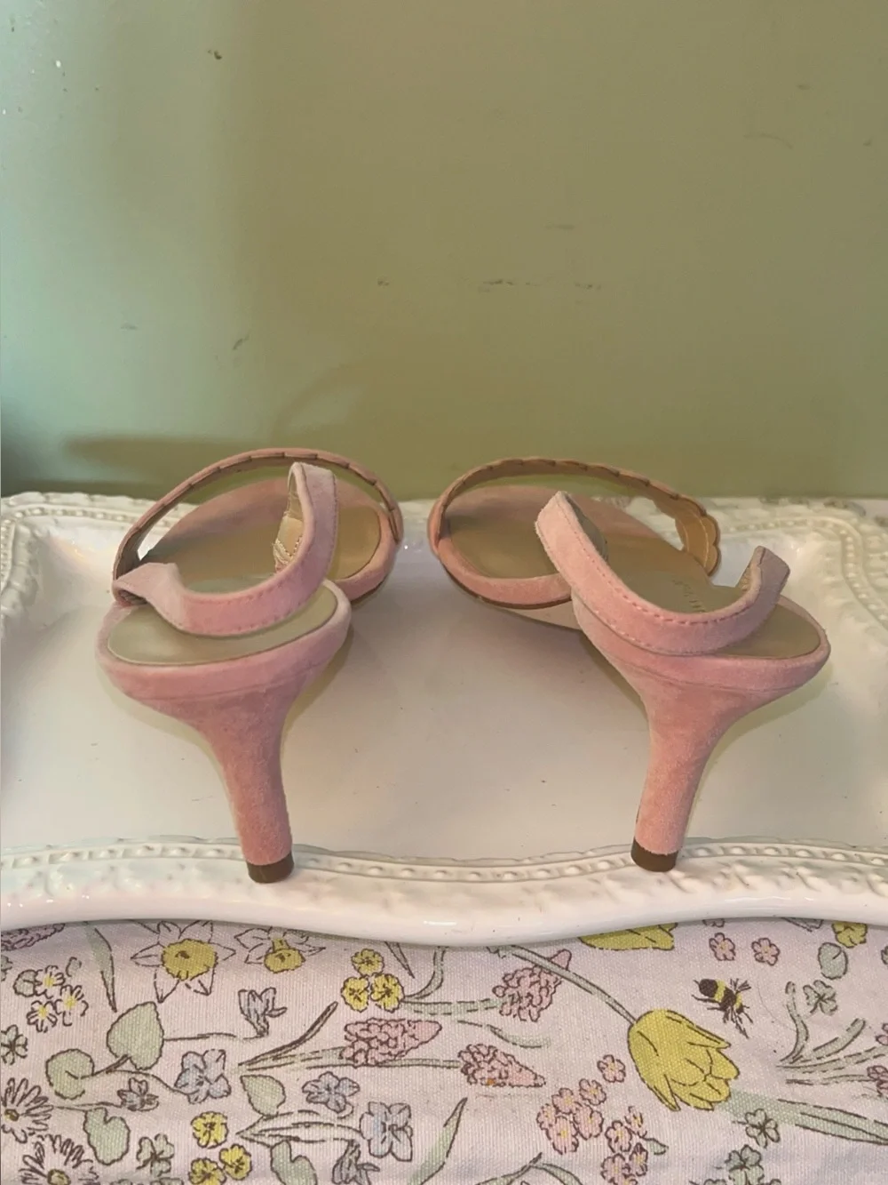 Ann Taylor blush pink suede scalloped slingback kitten heel shoes Size 9.5